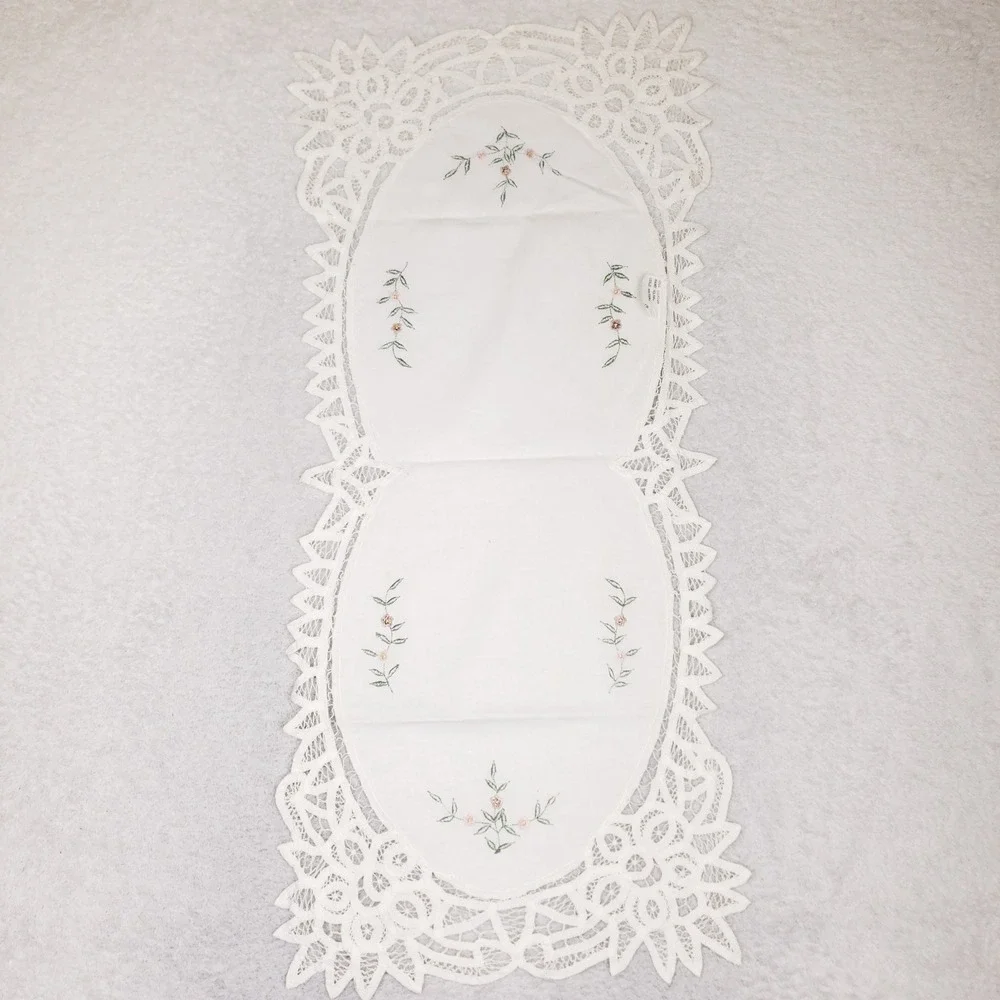 Vintage White Embroidered Floral Table Runner Scalloped Lace Trim 33x15
